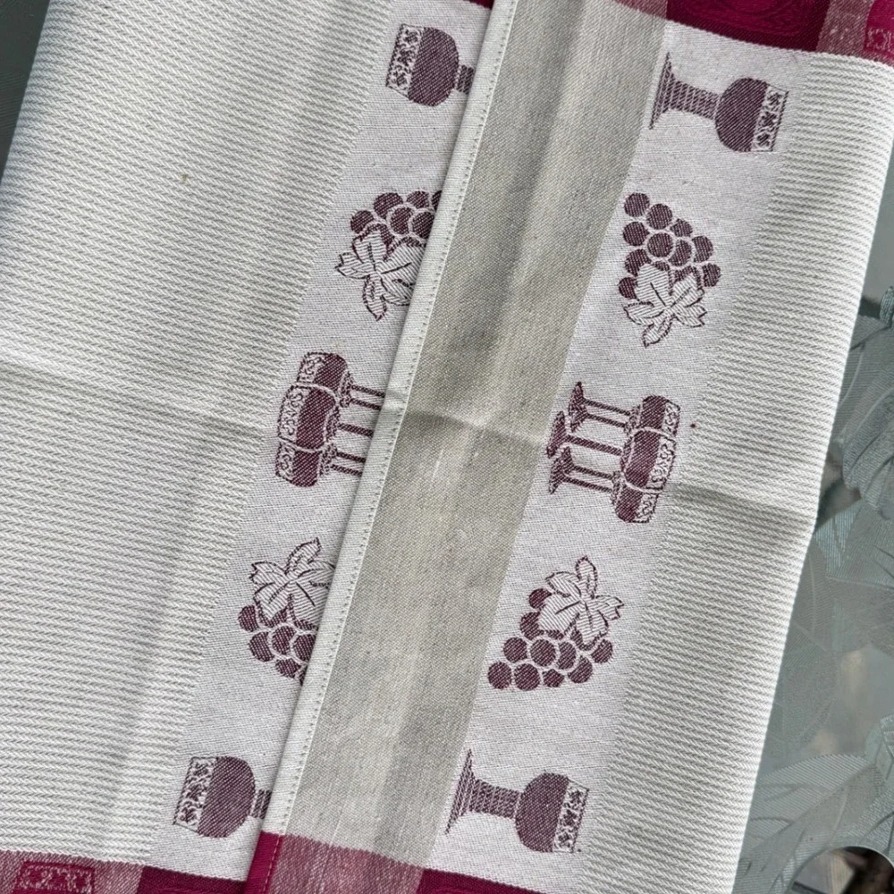 Vintage Jacquard Tea Towel Wine Grapes Burgundy Cream Cotton Linen Kitchen Decor